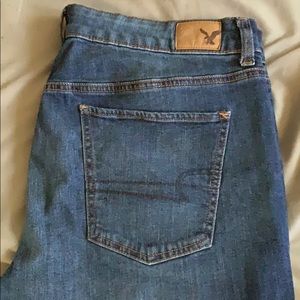 US 16 REG AEO TOMGIRL CUT JEANS